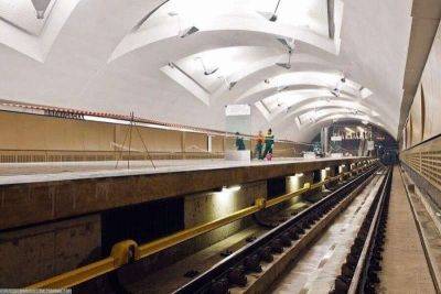 Почему нельзя после падения на рельсы — залезать обратно на платформу метро - leprechaun.land