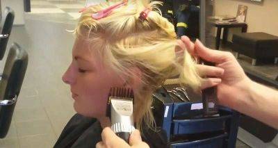 Мастер сбрил половину волос на голове девушки и получилась шикарная стрижка - leprechaun.land