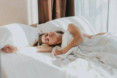 Чтобы спать, как младенец! Рассказываем все о сне: какой матрас выбрать, когда надо менять подушку и нужно ли надевать пижаму - vikna.tv