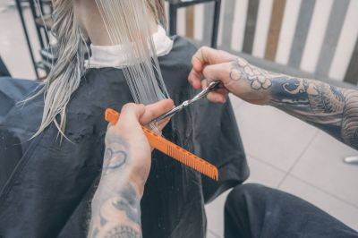 Как самостоятельно подстричься дома: результат вас поразит - korisno.24tv.ua - Нью-Йорк