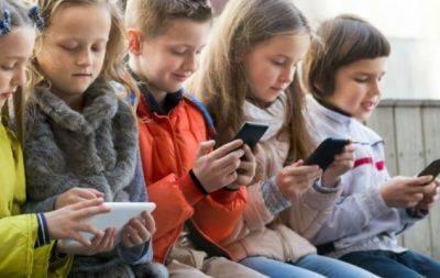 Подростки и соцсети: как защитить детей от опасности в реальной жизни - hochu.ua