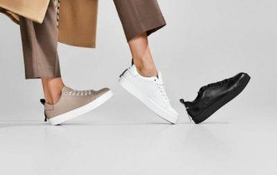 Черное и белое: главные правила ухода за замшевой обувью таких цветов - hochu.ua