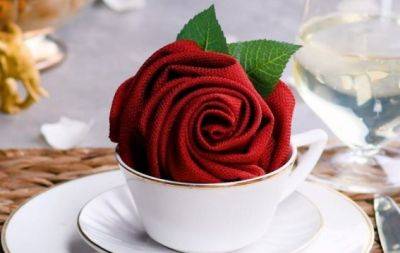 Розы, лилии и сердечки: мастер-класс, как сложить салфетку на праздничный стол (ФОТО) - hochu.ua