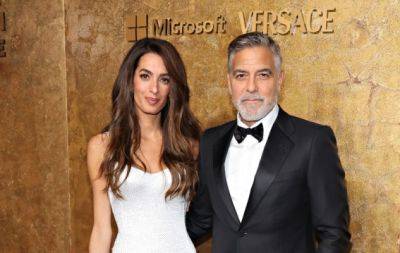 Джордж Клуни поиздевался над женой на их годовщину свадьбы. Такой подарок мужа Амаль не заценила - hochu.ua