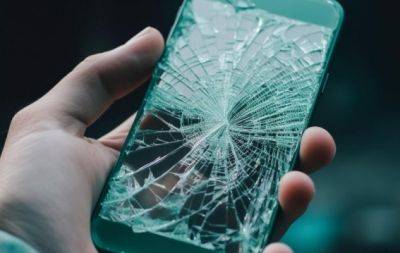 Опасно для вашего здоровья: три причины, почему нельзя пользоваться телефоном с разбитым или треснутым стеклом - hochu.ua