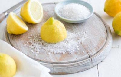 Лимон и соль пригодятся не только к текиле: рабочий лайфхак для устранения неприятного запаха на кухне - hochu.ua