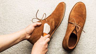 Как почистить замшевую обувь осенью: полезные советы - korisno.24tv.ua