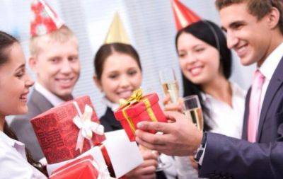Подарки коллегам на Новый год: уместно и без намеков. Список лучших идей - hochu.ua