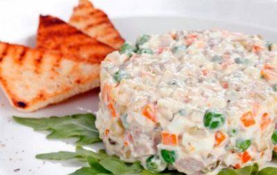 "Оливье" еще не было таким вкусным: чем заменить колбасу в салате, чтобы стало значительно аппетитнее (РЕЦЕПТ) - hochu.ua