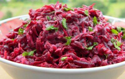 Вкусный и полезный салат, который можно готовить хоть ежедневно: бюджетный скорый перекус (РЕЦЕПТ) - hochu.ua