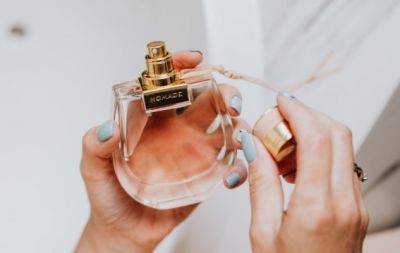 Можно ли растирать духи на коже? Узнайте, как эта привычка влияет на стойкость и запах вашего любимого парфюма - hochu.ua