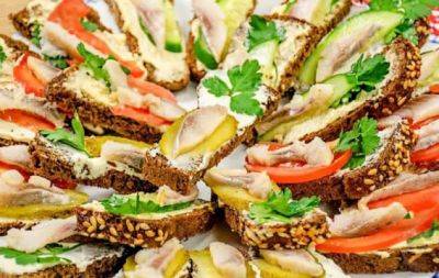 Любимые бутерброды мужчин: поднос на праздник исчезает через две минуты (РЕЦЕПТ) - hochu.ua