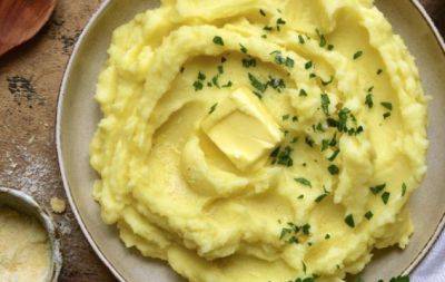 Не потемнеет и не засохнет: как приготовить картофельное пюре, которое останется вкусным надолго - hochu.ua
