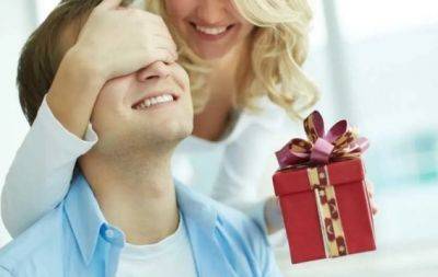 Чем порадовать брата на Рождество 2023: интересные идеи подарков - hochu.ua