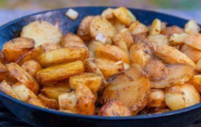 Простой трюк: картофель больше никогда не подгорит - hochu.ua