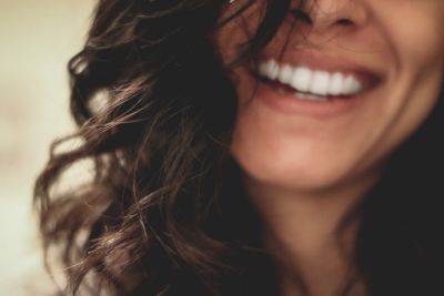 Хочу белоснежную улыбку! Рассказываем, как отбелить зубы в домашних условиях - vikna.tv