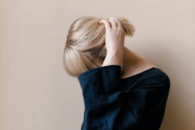 Безупречный блонд: как убрать желтизну волос после окрашивания самостоятельно - vikna.tv