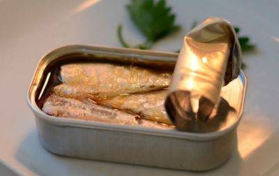 Рыба, сок и мясо: сколько времени безопасно хранить открытые консервы - hochu.ua