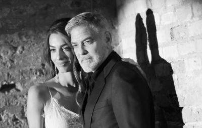 62-летний Джордж Клуни засветился с красавицей-женой на свидании в Венеции (ФОТО) - hochu.ua
