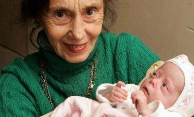 Женщина родила здоровую девочку в 66 лет: как выглядят мать и дочь спустя 15 лет (фото) - clutch.net.ua - Мексика - Нигерия - Румыния - Бухарест