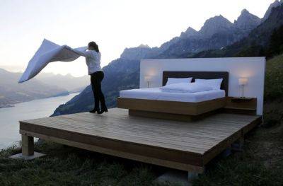 В Швейцарии соорудили отель без потолка и стен: уникальное место для отдыха - clutch.net.ua - Швейцария