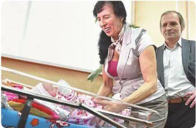 В 60 лет женщина родила долгожданную дочку и нашла любовь: как выглядит семья спустя 5 лет - clutch.net.ua