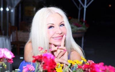 Тина Кароль позавидует: 62-летняя мама Балана показала, как выглядит без макияжа - clutch.net.ua