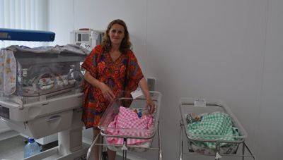 Без оглядки на возраст: россиянка впервые стала мамой в 51 год – теперь у нее есть сразу два сына и дочка - clutch.net.ua