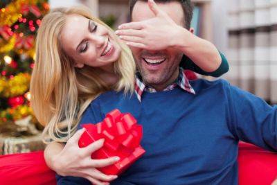 Что подарить любовнику на Новый год 2020: идеи подарков, чтобы жена не догадалась - clutch.net.ua