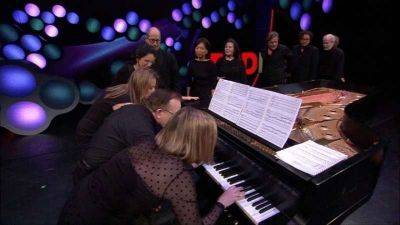12 музыкантов исполняют чардаш Монти на одном фортепиано - leprechaun.land - Вашингтон