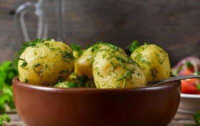 Просто бросьте их в кастрюлю: три ингредиента, которые превратят обычный картофель в шедевр - hochu.ua