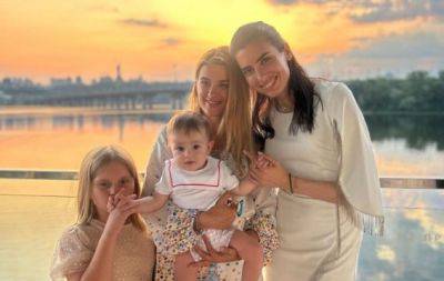 Нардеп от "Слуги народа" вместе с влиятельным бизнесменом крестили внука Оксаны Билозир (ФОТО) - hochu.ua - Украина