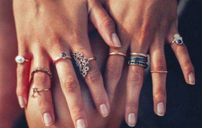 На какой палец одевается кольцо, такая судьба и будет: проверь себя! - hochu.ua