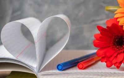 Оригинальный подарок на День учителя: идеи милых презентов, которые могут сделать школьники (ФОТО, ВИДЕО) - hochu.ua