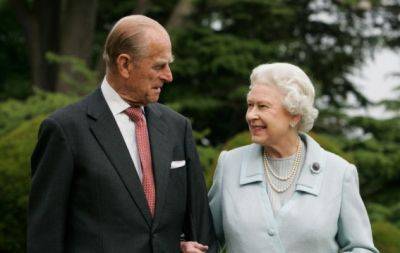 В годовщину смерти королевы: вспоминаем красивую, но непростую историю любви Елизаветы II и принца Филиппа - hochu.ua - Англия - Греция