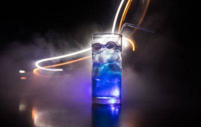 Этот "Синий Новый год" в бокале вам понравится: отличный праздничный коктейль (РЕЦЕПТ) - hochu.ua