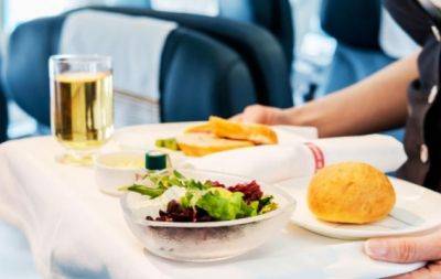 Как разогреть пищу без микроволновки: хитрый способ, которым пользуются стюардессы - hochu.ua