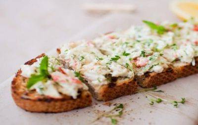Не только крабовый салат: приготовьте с крабовыми палочками невероятно простую закуску (РЕЦЕПТ) - hochu.ua