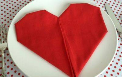 Как сложить салфетку сердечком на День Валентина — мастер-класс (ВИДЕО) - hochu.ua