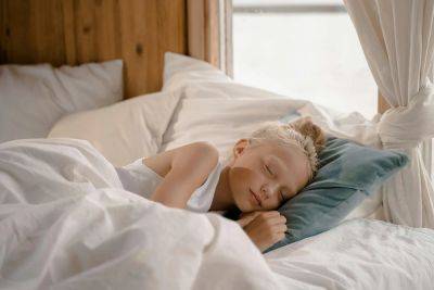 Ребенок просыпается с мокрой постелью: что такое энурез, его симптомы и лечение - vikna.tv - Львов
