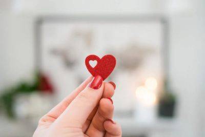Когда любовь царит в воздухе: идеи маникюра на День Святого Валентина - vikna.tv