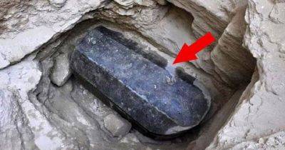 В Египте обнаружен огромный гранитный саркофаг. Эта находка поставила в тупик ученых всего мира! - leprechaun.land - Египет - Александрия