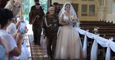 Ветеран Второй Мировой войны провел свою внучку к алтарю. Момент, который тронул всех без исключения - leprechaun.land - Польша