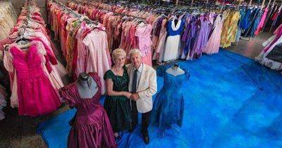 За 56 лет брака мужчина купил жене 55 тысяч платьев… - leprechaun.land