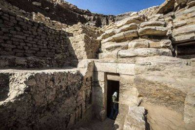 В Египте обнаружили почти нетронутую гробницу III тысячелетия до н. э. Её внутренний мир прекрасен! - leprechaun.land - Египет